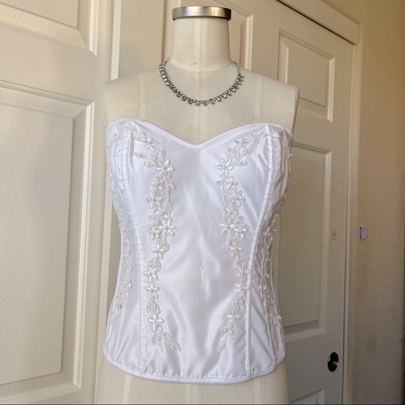Other - Sexy strapless white embellished corset : wedding lingerie